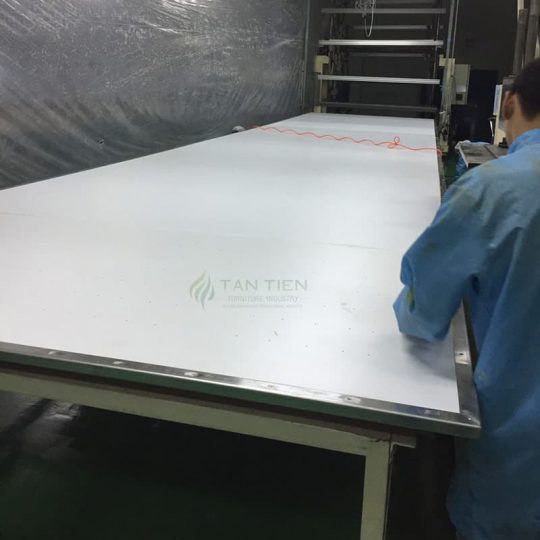 Tân Tiến chuyên sản xuất và cung ứng bàn cắt vải theo yêu cầu